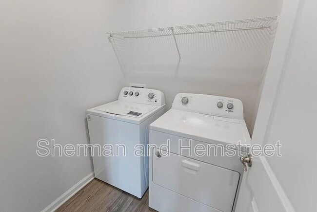 Building Photo - 2054 Lotus Dr