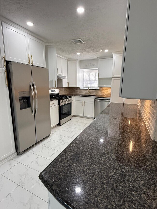 Building Photo - 22610 Smokey Hill Dr