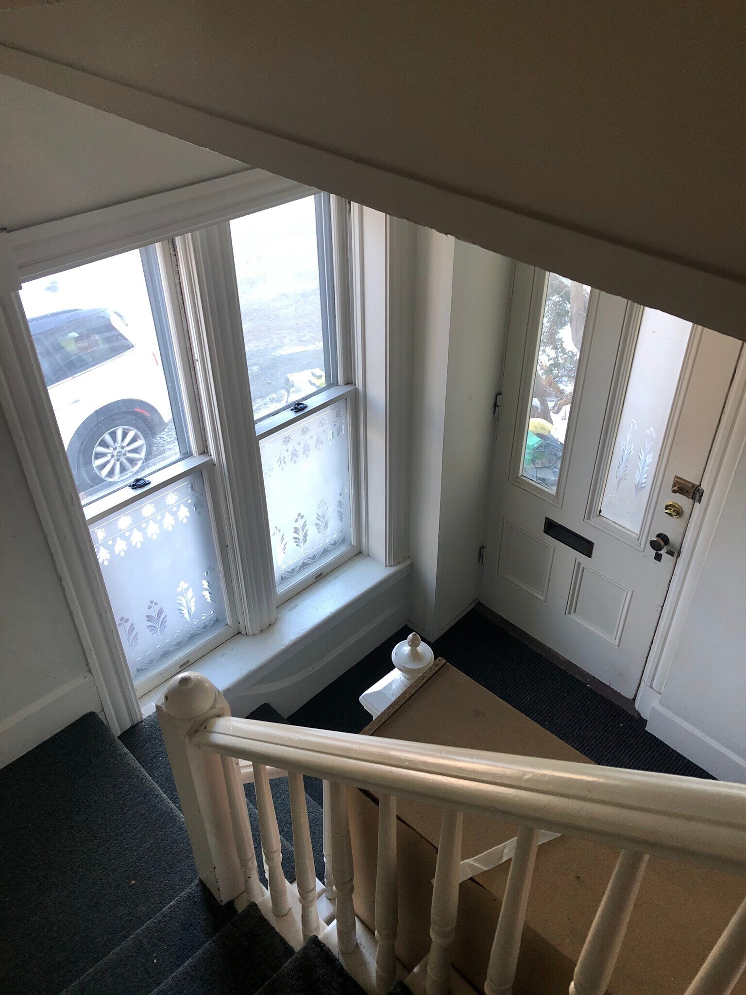 Entrance and stairs to apartment - 8 School St