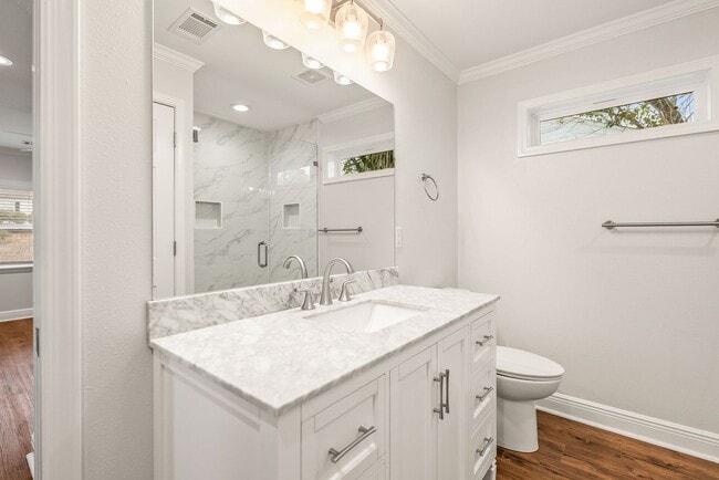 Building Photo - 2420 Durwood-