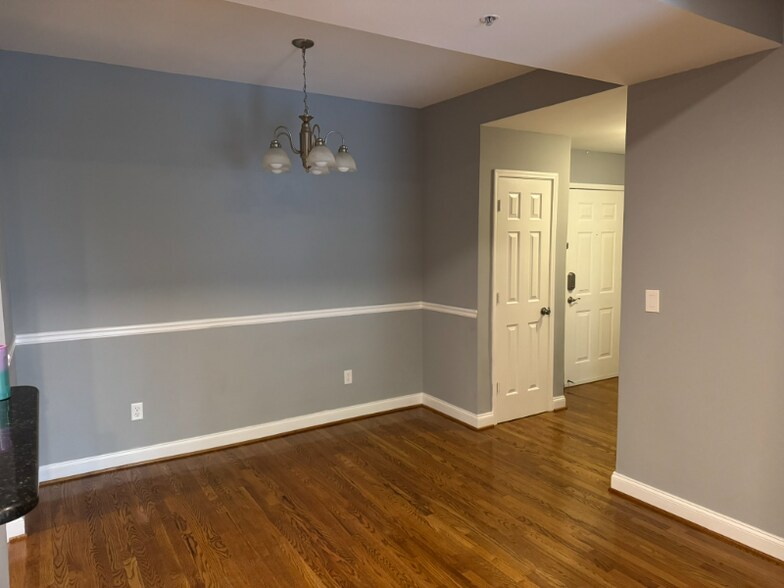 Building Photo - 1074 Peachtree Walk NE