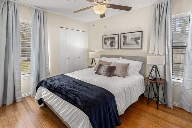 Building Photo - 2110 Loren Cir