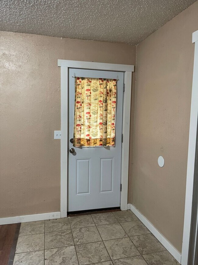 Building Photo - 2 bedroom 1 bath in Canon City