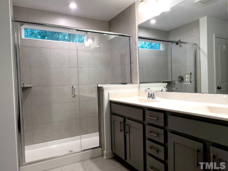 Building Photo - 135 Orvis Dr