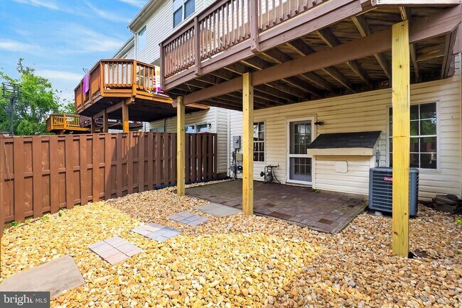 Building Photo - 14637 Stream Pond Dr