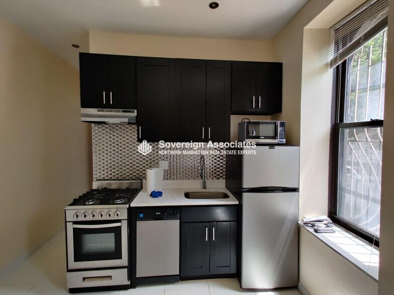 Building Photo - 961 Columbus Ave