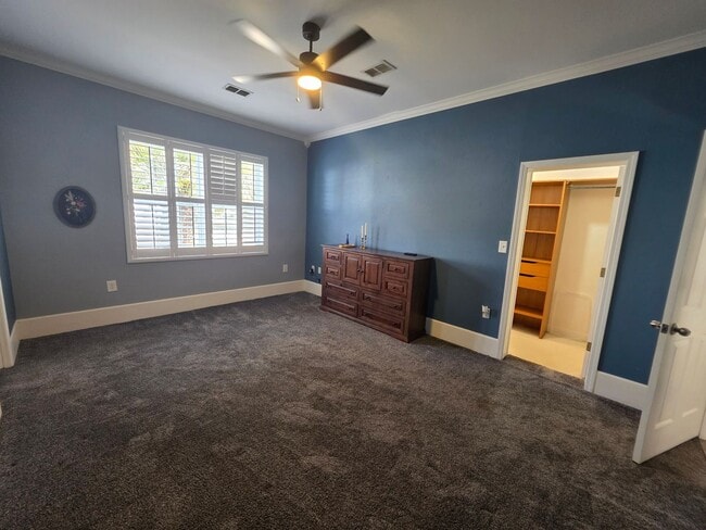 Building Photo - Spacious 5 Bedroom Home with Pool in Crystal Lake Homesites