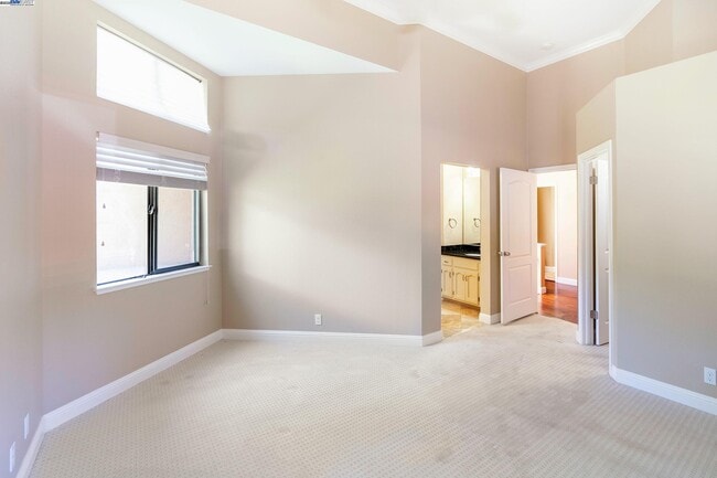 Building Photo - 4009 W Lakeshore Dr