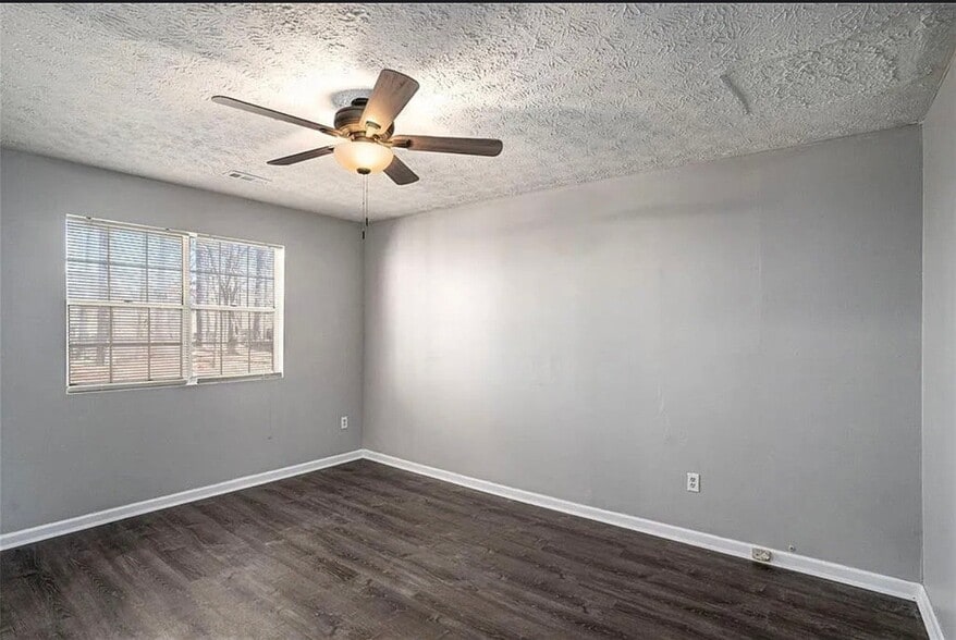 Building Photo - 5472 Glen Haven Dr