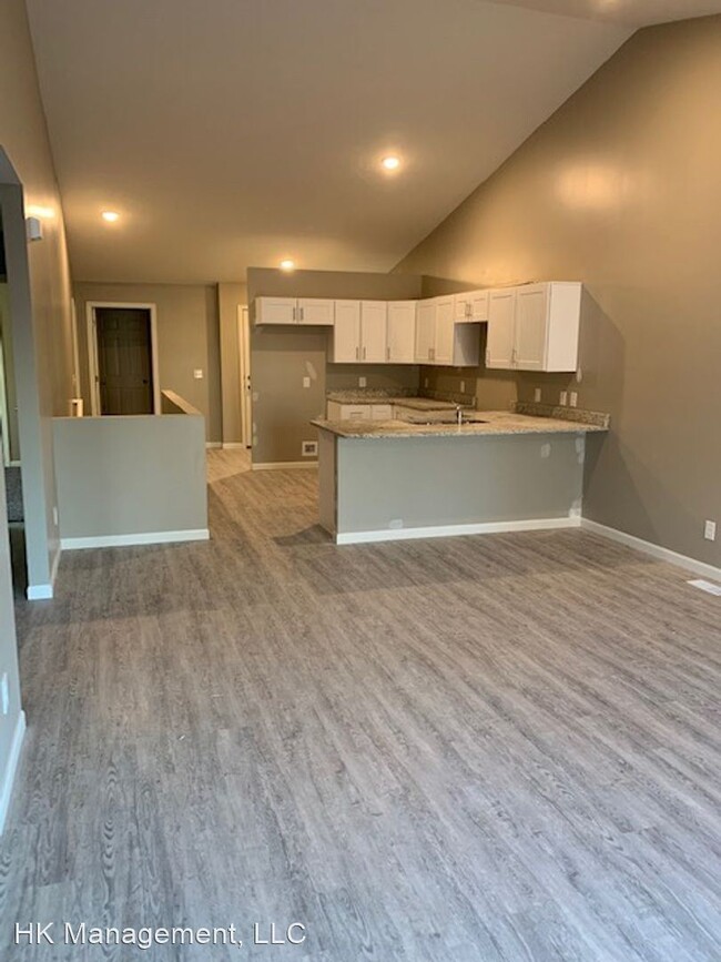 Building Photo - 4 br, 4 bath House - 1051 N 170th Ave