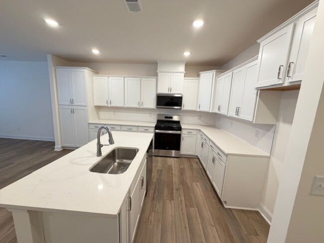 Building Photo - Mebane / Townhouse