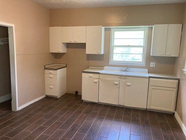 Building Photo - 812 N Minnesota Ave