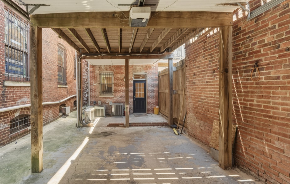 Car port 2 - 11 R Street NW