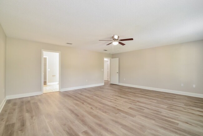 Building Photo - 250 Lynn St