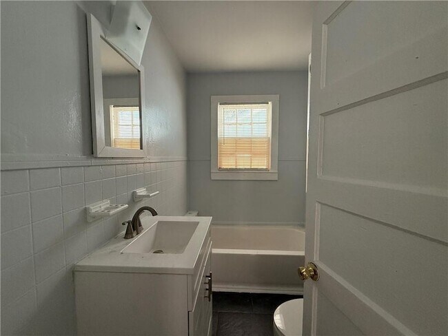 Building Photo - 1206 Alba St