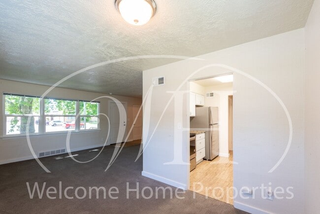 Building Photo - Remodeled Single-Family Home Close to Whitman College