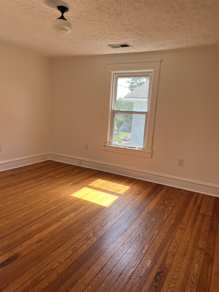 Bedroom 2 - 704 Blenheim Ave