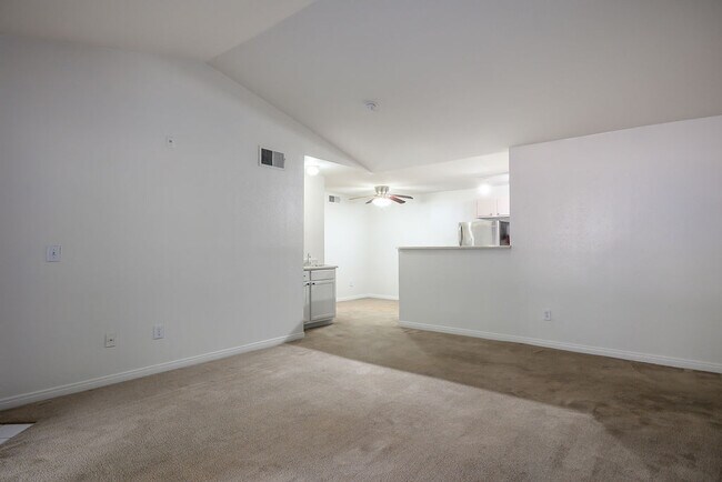 Building Photo - 231 W Horizon Ridge Pkwy