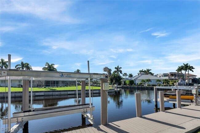 Building Photo - 1925 Tarpon Rd