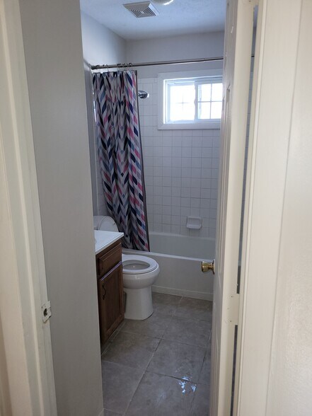 Building Photo - 90 Marchmont Dr