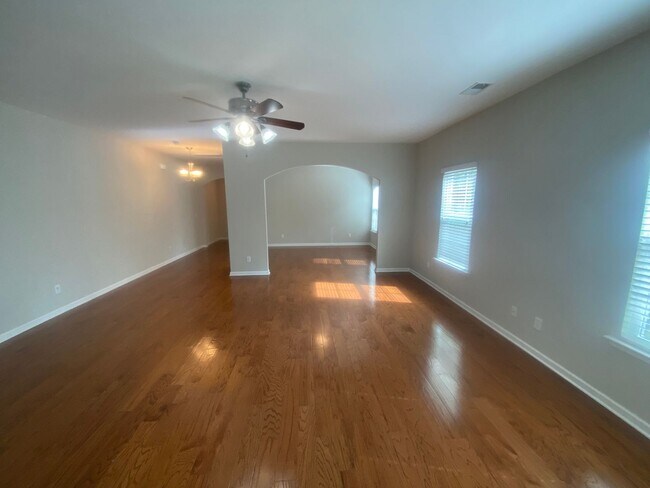 Building Photo - 4 Bedrooms 2.5 Baths in Richmond Hill, Available in 8/10/26!! Located in the sought-after Buckhea...