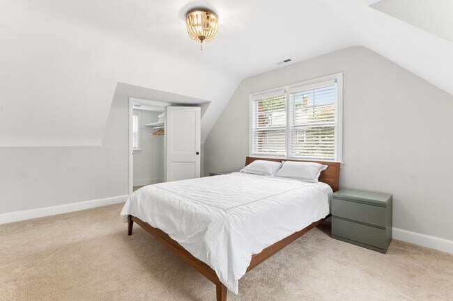 Building Photo - Fully Furnished Mid-Term Rental with Utilities Included!!