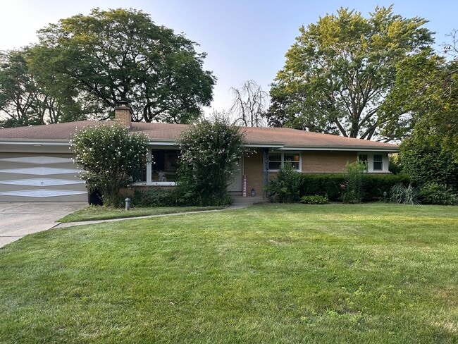 Primary Photo - 12 Wildwood Dr N