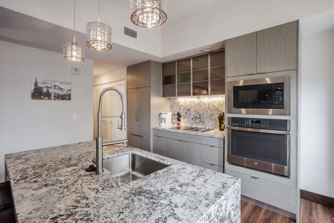 Building Photo - 9-JAN-JAN E 4th St