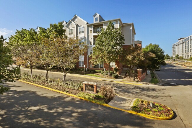 Building Photo - 4850 Eisenhower Ave