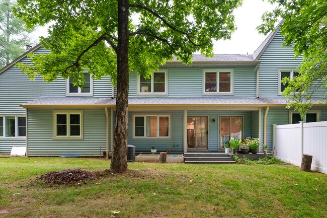 Building Photo - 211 Ross Stevenson Cir
