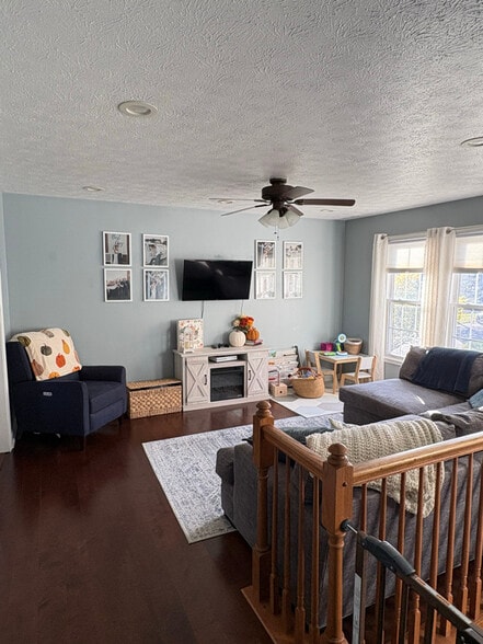 Building Photo - 3234 Woodfield Dr