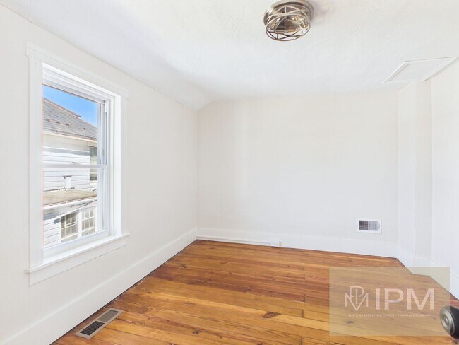 Building Photo - 305 W Broadway