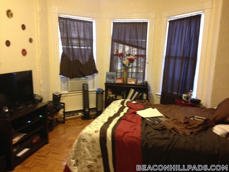 Building Photo - 40 Anderson St