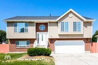 Building Photo - 1533 1075 W