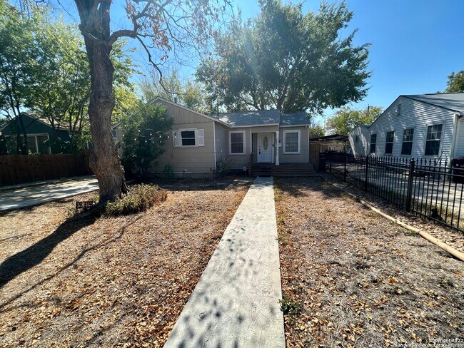 Building Photo - 414 Elmwood Dr