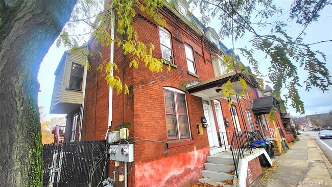 Building Photo - 214 Church St