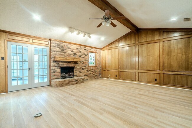 Building Photo - 4501 Ridge North Rd