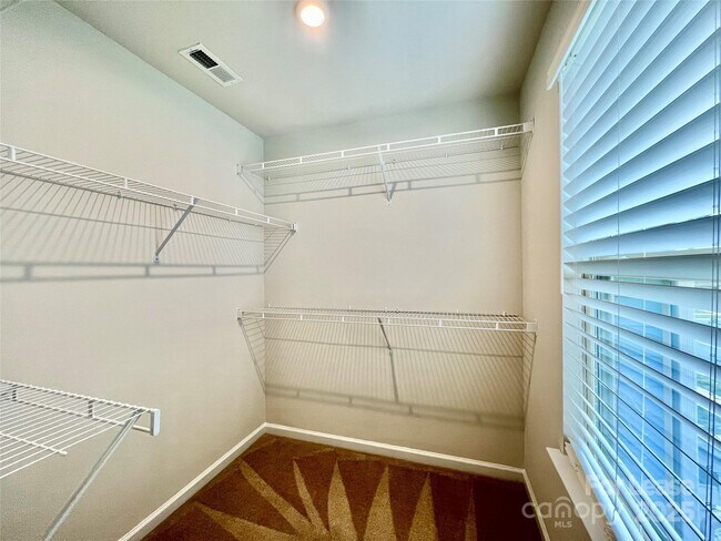 Building Photo - 310 Willow Wood Ct