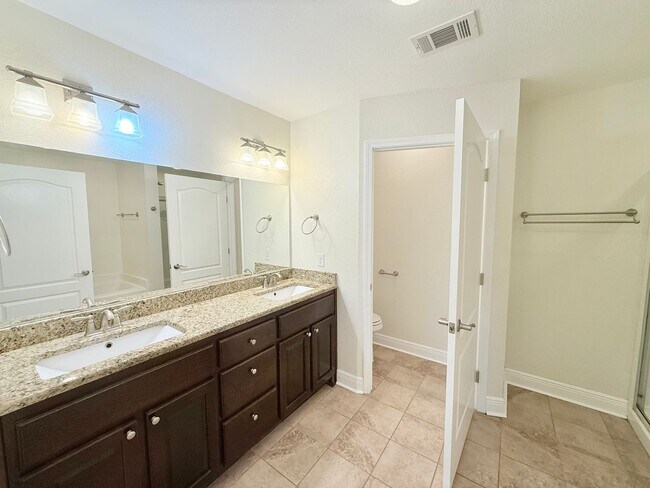 Building Photo - 3-Bedroom Pool Home - Half-Acre Lot