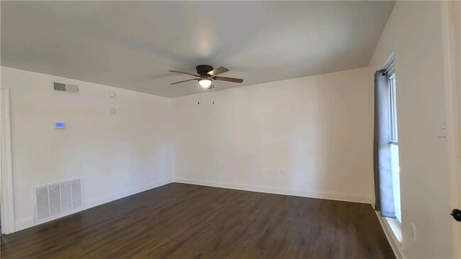 Building Photo - 425 Depre St