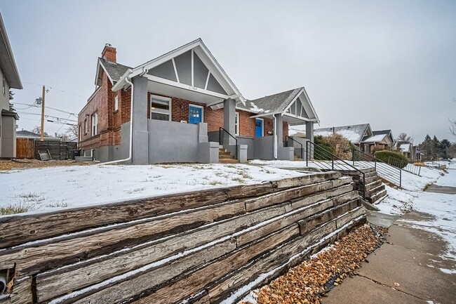 Building Photo - 3 Bedroom Duplex blocks from City Park