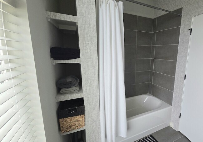 Building Photo - 1505 54th Ave N