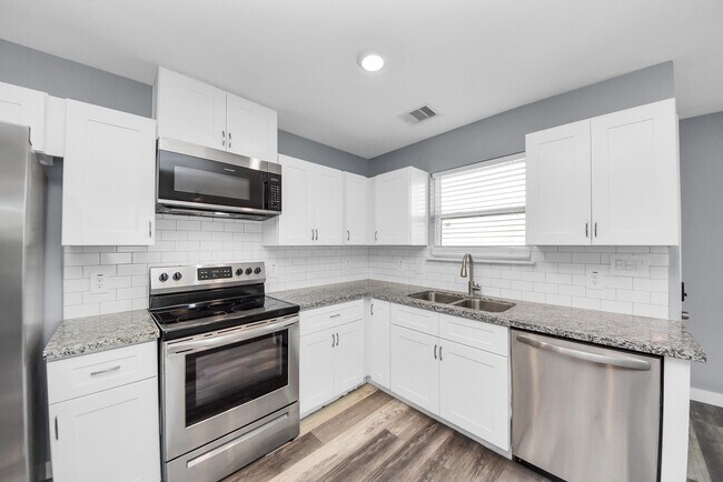 Building Photo - 618 Maple Way St