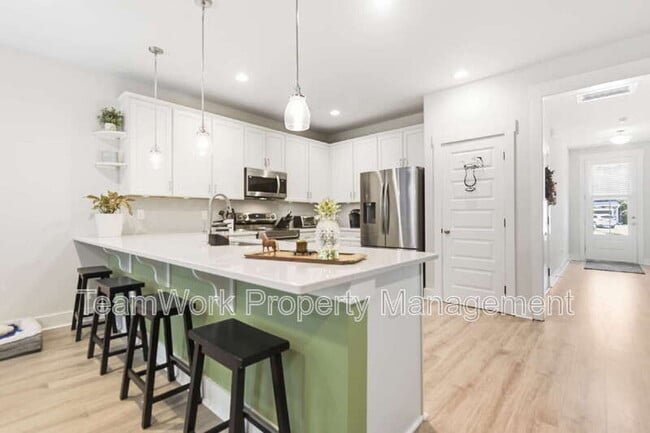 Building Photo - 7722 Park Gate Dr