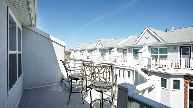 Building Photo - 317 Montrose St