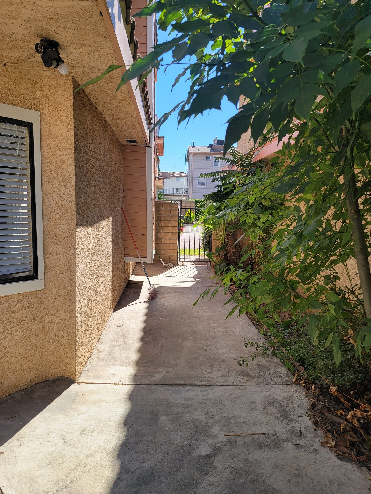 Building Photo - 3831 Bresee Ave