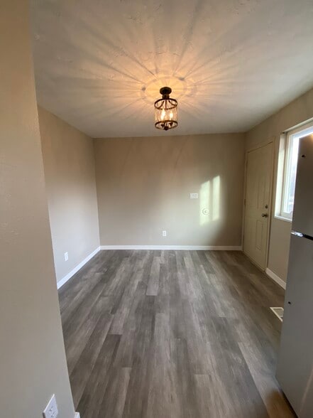 Building Photo - 373 Lakewood Dr