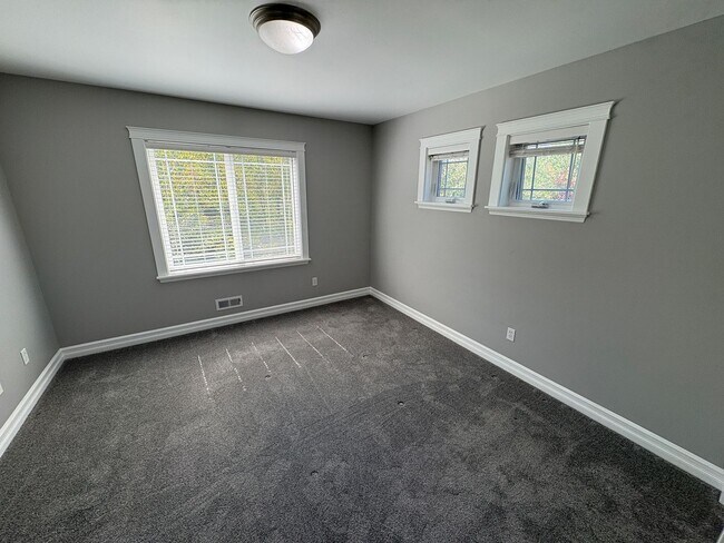 Building Photo - 2504 Fir Crest Blvd
