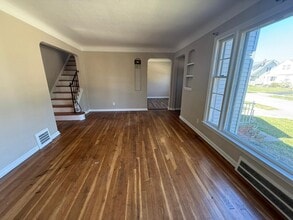 Building Photo - 3 BED 1 BATH BEAUTIFUL SINGLE FAMILY HOME