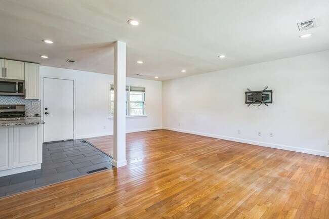 Building Photo - Charming 3BR House in Decatur
